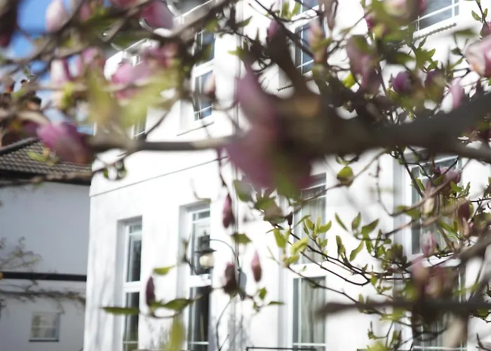 Stunning Pied-A-Terre Moments From The Water.